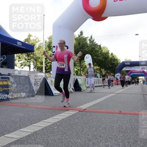 06.09.2026 - CURREX Alsterlauf Yannick Fuchs http://msf.ph/oto/10230459 06.09.2026 11:54:34 Ziel 1086, 1122, 1168, 1191, 1289, 1325, 1328, 1332, 1339, 8185, 8239, 8240 meine-sportfotos.de