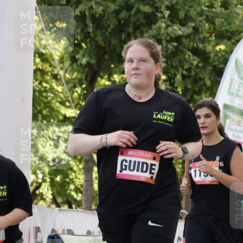06.09.2026 - CURREX Alsterlauf Yannick Fuchs http://msf.ph/oto/10230556 06.09.2026 11:55:07 Ziel 1013, 1073, 1147, 1170, 1177, 1196, 1245, 1278, 1307, 1341 meine-sportfotos.de