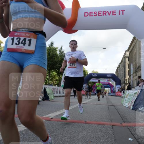 06.09.2026 - CURREX Alsterlauf Yannick Fuchs http://msf.ph/oto/10230570 06.09.2026 11:55:12 Ziel 1073, 1141, 1147, 1170, 1183, 1196, 1243, 1273, 1278, 1307, 1338, 1341, 8344 meine-sportfotos.de