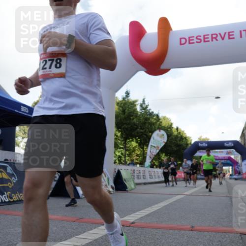 06.09.2026 - CURREX Alsterlauf Yannick Fuchs http://msf.ph/oto/10230575 06.09.2026 11:55:13 Ziel 1073, 1141, 1147, 1170, 1183, 1196, 1243, 1273, 1278, 1307, 1338, 1341, 8344 meine-sportfotos.de
