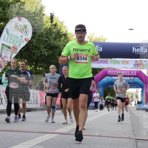 06.09.2026 - CURREX Alsterlauf Yannick Fuchs http://msf.ph/oto/10230576 06.09.2026 11:55:14 Ziel 1073, 1087, 1141, 1147, 1170, 1183, 1196, 1243, 1273, 1278, 1338, 1341, 8344 meine-sportfotos.de