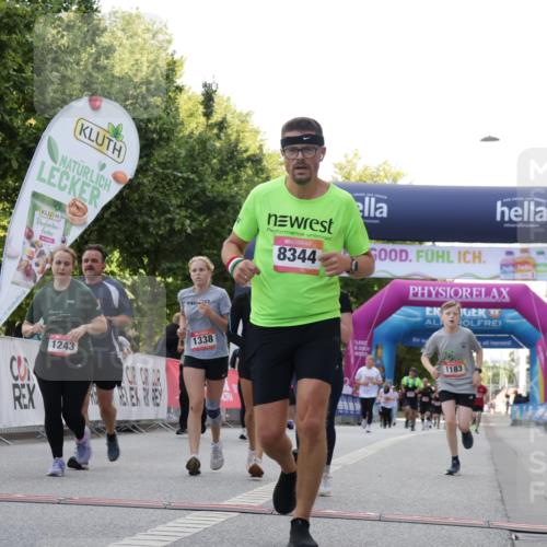 06.09.2026 - CURREX Alsterlauf Yannick Fuchs http://msf.ph/oto/10230577 06.09.2026 11:55:14 Ziel 1073, 1087, 1141, 1147, 1170, 1183, 1196, 1243, 1273, 1278, 1338, 1341, 8344 meine-sportfotos.de