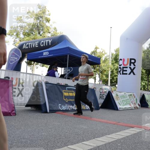 06.09.2026 - CURREX Alsterlauf Yannick Fuchs http://msf.ph/oto/10230602 06.09.2026 11:55:21 Ziel 1071, 1087, 1141, 1183, 1233, 1243, 1273, 1337, 1338, 8344 meine-sportfotos.de