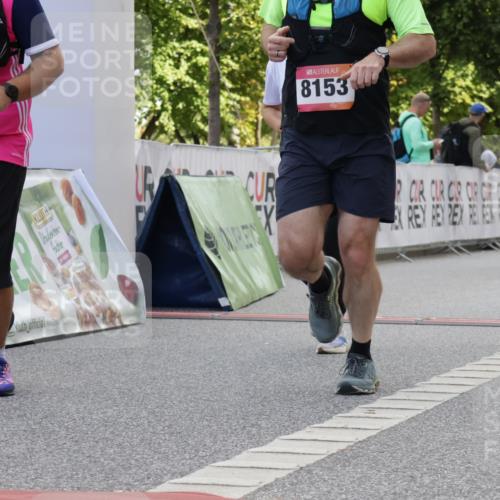 06.09.2026 - CURREX Alsterlauf Yannick Fuchs http://msf.ph/oto/10230613 06.09.2026 11:55:27 Ziel 1030, 1033, 1071, 1233, 1337, 8136 meine-sportfotos.de