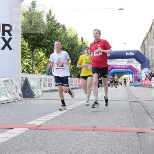 06.09.2026 - CURREX Alsterlauf Yannick Fuchs http://msf.ph/oto/10230617 06.09.2026 11:55:29 Ziel 1030, 1033, 1071, 1233, 1337, 8136 meine-sportfotos.de
