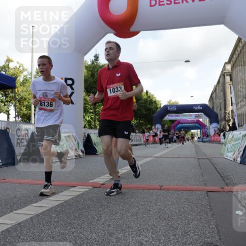 06.09.2026 - CURREX Alsterlauf Yannick Fuchs http://msf.ph/oto/10230620 06.09.2026 11:55:30 Ziel 1030, 1033, 1071, 1156, 1233, 1265, 1337, 8136 meine-sportfotos.de