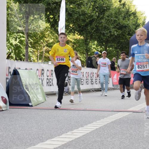 06.09.2026 - CURREX Alsterlauf Yannick Fuchs http://msf.ph/oto/10230676 06.09.2026 11:55:55 Ziel 1072, 1109, 1110, 1149, 1296, 1299, 1344, 8042, 8251, 8346 meine-sportfotos.de