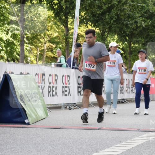 06.09.2026 - CURREX Alsterlauf Yannick Fuchs http://msf.ph/oto/10230681 06.09.2026 11:55:57 Ziel 1072, 1109, 1110, 1149, 1299, 1344, 8042, 8103, 8251, 8346 meine-sportfotos.de
