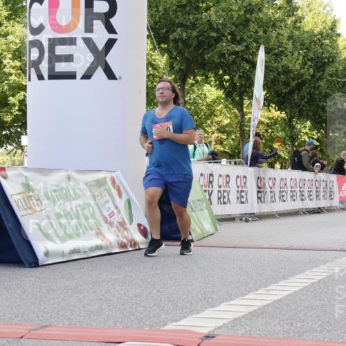 06.09.2026 - CURREX Alsterlauf Yannick Fuchs http://msf.ph/oto/10230709 06.09.2026 11:56:05 Ziel 1109, 1110, 1299, 1320, 1344, 8103, 8312 meine-sportfotos.de