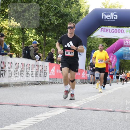06.09.2026 - CURREX Alsterlauf Yannick Fuchs http://msf.ph/oto/10230713 06.09.2026 11:56:08 Ziel 1131, 1320, 8103, 8285, 8312 meine-sportfotos.de