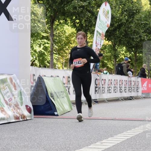 06.09.2026 - CURREX Alsterlauf Yannick Fuchs http://msf.ph/oto/10230755 06.09.2026 11:56:23 Ziel 1032, 1103, 1142, 8267 meine-sportfotos.de