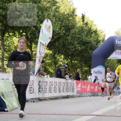 06.09.2026 - CURREX Alsterlauf Yannick Fuchs http://msf.ph/oto/10230757 06.09.2026 11:56:23 Ziel 1032, 1103, 1142, 8267 meine-sportfotos.de