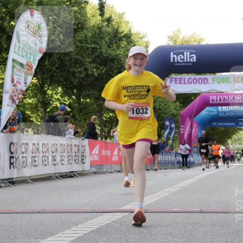 06.09.2026 - CURREX Alsterlauf Yannick Fuchs http://msf.ph/oto/10230758 06.09.2026 11:56:24 Ziel 1032, 1103, 1142, 1211, 8267 meine-sportfotos.de