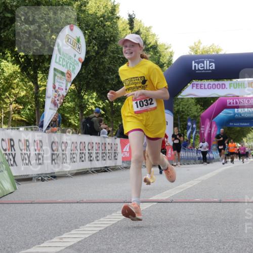 06.09.2026 - CURREX Alsterlauf Yannick Fuchs http://msf.ph/oto/10230760 06.09.2026 11:56:25 Ziel 1032, 1103, 1142, 1211, 8267 meine-sportfotos.de
