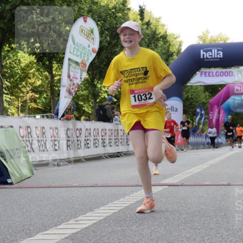 06.09.2026 - CURREX Alsterlauf Yannick Fuchs http://msf.ph/oto/10230761 06.09.2026 11:56:25 Ziel 1032, 1103, 1142, 1211, 8267 meine-sportfotos.de