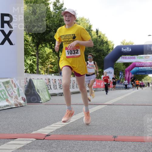 06.09.2026 - CURREX Alsterlauf Yannick Fuchs http://msf.ph/oto/10230764 06.09.2026 11:56:25 Ziel 1032, 1103, 1142, 1211, 8267 meine-sportfotos.de
