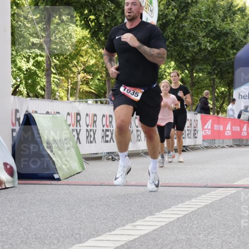 06.09.2026 - CURREX Alsterlauf Yannick Fuchs http://msf.ph/oto/10230781 06.09.2026 11:56:33 Ziel 1035, 1103, 1144, 1172, 1211 meine-sportfotos.de