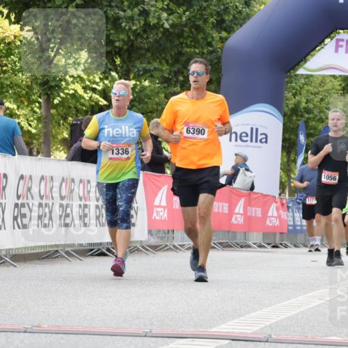 06.09.2026 - CURREX Alsterlauf Yannick Fuchs http://msf.ph/oto/10230802 06.09.2026 11:56:44 Ziel 1056, 1118, 1303, 1335, 1336, 6390 meine-sportfotos.de