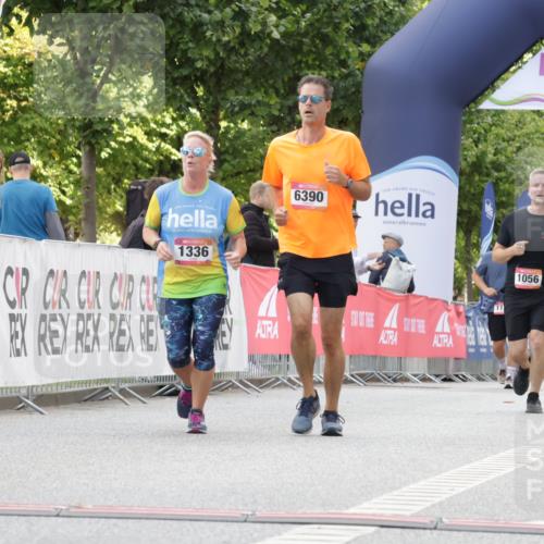 06.09.2026 - CURREX Alsterlauf Yannick Fuchs http://msf.ph/oto/10230803 06.09.2026 11:56:44 Ziel 1056, 1118, 1303, 1335, 1336, 6390 meine-sportfotos.de
