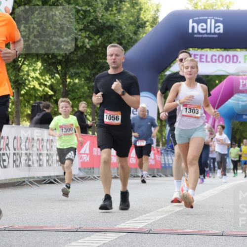 06.09.2026 - CURREX Alsterlauf Yannick Fuchs http://msf.ph/oto/10230807 06.09.2026 11:56:48 Ziel 1056, 1102, 1300, 1303, 1335, 1336, 6390 meine-sportfotos.de