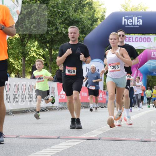 06.09.2026 - CURREX Alsterlauf Yannick Fuchs http://msf.ph/oto/10230809 06.09.2026 11:56:48 Ziel 1056, 1102, 1300, 1303, 1335, 1336, 6390 meine-sportfotos.de