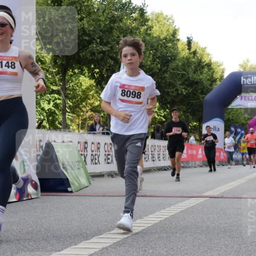 06.09.2026 - CURREX Alsterlauf Yannick Fuchs http://msf.ph/oto/10230833 06.09.2026 11:56:55 Ziel 1056, 1102, 1148, 1171, 1248, 1257, 1300, 1303, 1336, 6390, 8098, 8325 meine-sportfotos.de