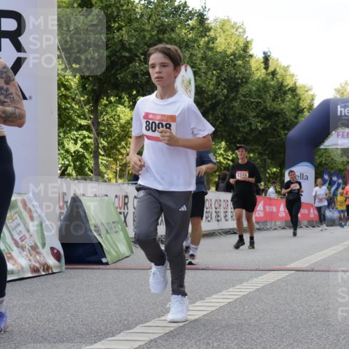 06.09.2026 - CURREX Alsterlauf Yannick Fuchs http://msf.ph/oto/10230834 06.09.2026 11:56:55 Ziel 1056, 1102, 1148, 1171, 1248, 1257, 1300, 1303, 1336, 6390, 8098, 8325 meine-sportfotos.de