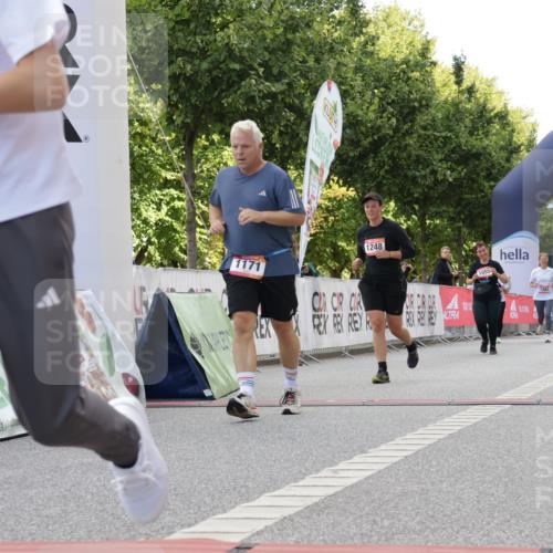 06.09.2026 - CURREX Alsterlauf Yannick Fuchs http://msf.ph/oto/10230837 06.09.2026 11:56:56 Ziel 1055, 1056, 1102, 1148, 1171, 1248, 1257, 1300, 1303, 8098, 8325, 8326 meine-sportfotos.de