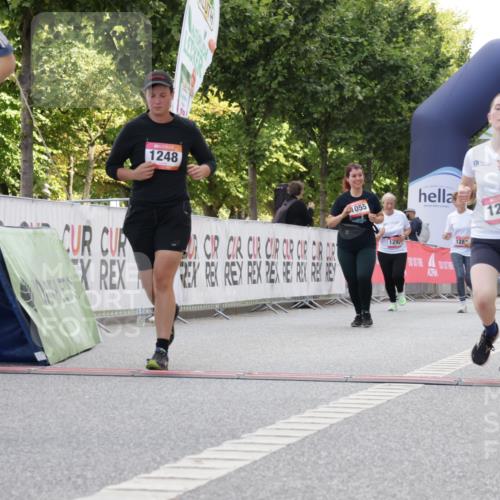 06.09.2026 - CURREX Alsterlauf Yannick Fuchs http://msf.ph/oto/10230840 06.09.2026 11:56:57 Ziel 1055, 1102, 1148, 1171, 1248, 1257, 1300, 8098, 8325, 8326 meine-sportfotos.de