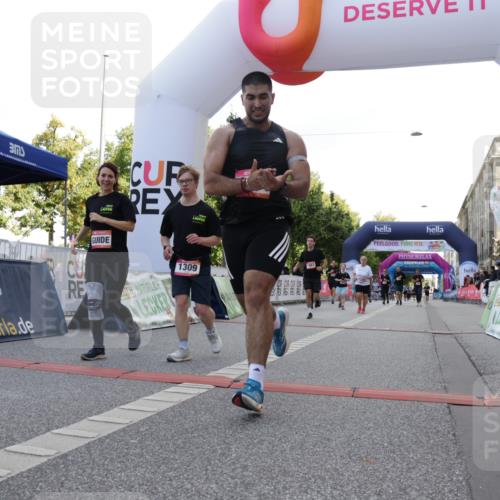 06.09.2026 - CURREX Alsterlauf Yannick Fuchs http://msf.ph/oto/10230842 06.09.2026 11:54:09 Ziel 1063, 1098, 1209, 1232, 1249, 1267, 1308, 1309, 8245 meine-sportfotos.de