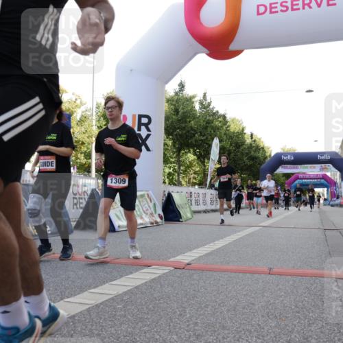 06.09.2026 - CURREX Alsterlauf Yannick Fuchs http://msf.ph/oto/10230844 06.09.2026 11:54:10 Ziel 1063, 1098, 1209, 1232, 1249, 1267, 1308, 1309, 8245 meine-sportfotos.de