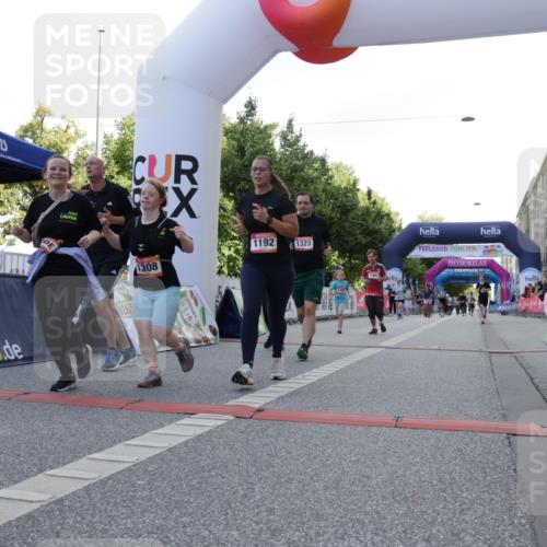 06.09.2026 - CURREX Alsterlauf Yannick Fuchs http://msf.ph/oto/10230866 06.09.2026 11:54:17 Ziel 1063, 1166, 1167, 1192, 1209, 1308, 1322, 1323, 8018 meine-sportfotos.de