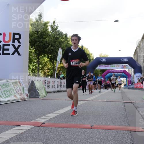 06.09.2026 - CURREX Alsterlauf Yannick Fuchs http://msf.ph/oto/10230887 06.09.2026 11:54:23 Ziel 1078, 1086, 1104, 1151, 1166, 1167, 1192, 1322, 1323, 1332, 1339, 8018, 8239, 8240 meine-sportfotos.de