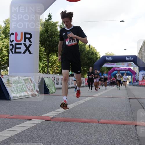 06.09.2026 - CURREX Alsterlauf Yannick Fuchs http://msf.ph/oto/10230889 06.09.2026 11:54:24 Ziel 1078, 1086, 1104, 1151, 1166, 1167, 1322, 1332, 1339, 8239, 8240 meine-sportfotos.de