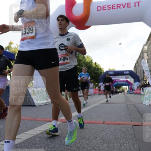06.09.2026 - CURREX Alsterlauf Yannick Fuchs http://msf.ph/oto/10230911 06.09.2026 11:54:29 Ziel 1078, 1086, 1104, 1151, 1191, 1328, 1332, 1339, 8185, 8239, 8240 meine-sportfotos.de