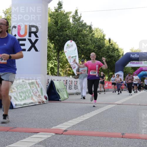 06.09.2026 - CURREX Alsterlauf Yannick Fuchs http://msf.ph/oto/10230928 06.09.2026 11:54:33 Ziel 1086, 1104, 1122, 1151, 1168, 1191, 1325, 1328, 1332, 1339, 8185, 8239, 8240 meine-sportfotos.de