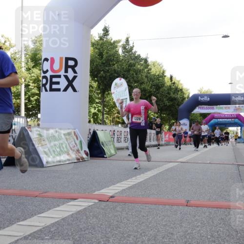 06.09.2026 - CURREX Alsterlauf Yannick Fuchs http://msf.ph/oto/10230931 06.09.2026 11:54:33 Ziel 1086, 1104, 1122, 1151, 1168, 1191, 1325, 1328, 1332, 1339, 8185, 8239, 8240 meine-sportfotos.de