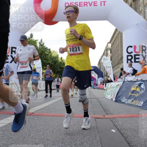 06.09.2026 - CURREX Alsterlauf Yannick Fuchs http://msf.ph/oto/10230979 06.09.2026 11:54:44 Ziel 1012, 1017, 1019, 1031, 1060, 1101, 1140, 1145, 1168, 1185, 1222, 1231, 1251, 1260, 1270, 1272, 1280, 1289, 1290, 1325, 1331 meine-sportfotos.de