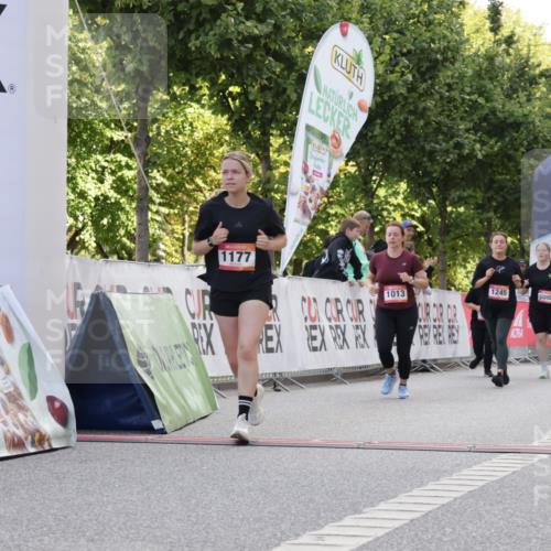 06.09.2026 - CURREX Alsterlauf Yannick Fuchs http://msf.ph/oto/10231031 06.09.2026 11:54:59 Ziel 1013, 1097, 1134, 1177, 1238, 1245 meine-sportfotos.de