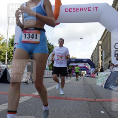 06.09.2026 - CURREX Alsterlauf Yannick Fuchs http://msf.ph/oto/10231072 06.09.2026 11:55:12 Ziel 1073, 1141, 1147, 1170, 1183, 1196, 1243, 1273, 1278, 1307, 1338, 1341, 8344 meine-sportfotos.de
