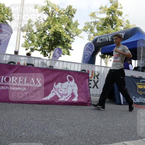 06.09.2026 - CURREX Alsterlauf Yannick Fuchs http://msf.ph/oto/10231117 06.09.2026 11:55:21 Ziel 1071, 1087, 1141, 1183, 1233, 1243, 1273, 1337, 1338, 8344 meine-sportfotos.de