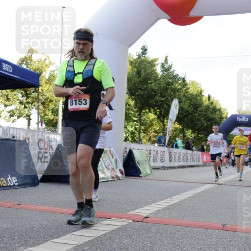 06.09.2026 - CURREX Alsterlauf Yannick Fuchs http://msf.ph/oto/10231128 06.09.2026 11:55:28 Ziel 1030, 1033, 1071, 1233, 1337, 8136 meine-sportfotos.de