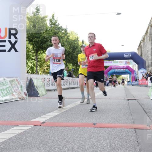 06.09.2026 - CURREX Alsterlauf Yannick Fuchs http://msf.ph/oto/10231131 06.09.2026 11:55:29 Ziel 1030, 1033, 1071, 1233, 1337, 8136 meine-sportfotos.de