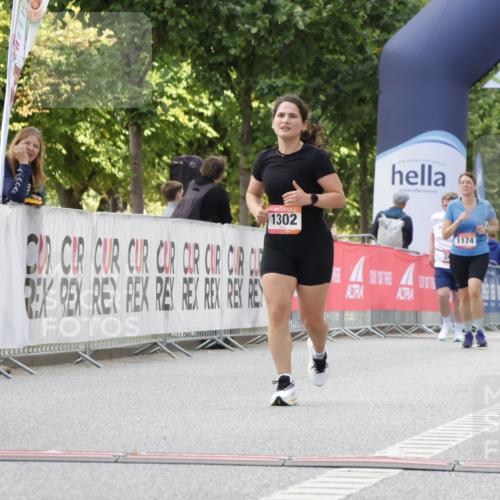 06.09.2026 - CURREX Alsterlauf Yannick Fuchs http://msf.ph/oto/10231138 06.09.2026 11:57:25 Ziel 1129, 1154, 1302 meine-sportfotos.de