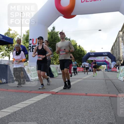 06.09.2026 - CURREX Alsterlauf Yannick Fuchs http://msf.ph/oto/10231164 06.09.2026 11:55:42 Ziel 1004, 1005, 1046, 1155, 1156, 1203, 1234, 1265, 1284, 1285, 1286, 1288, 1326 meine-sportfotos.de
