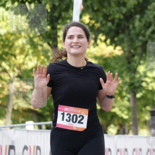 06.09.2026 - CURREX Alsterlauf Yannick Fuchs http://msf.ph/oto/10231165 06.09.2026 11:57:28 Ziel 1129, 1154, 1193, 1302 meine-sportfotos.de