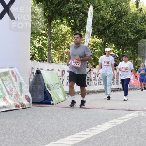 06.09.2026 - CURREX Alsterlauf Yannick Fuchs http://msf.ph/oto/10231212 06.09.2026 11:55:57 Ziel 1072, 1109, 1110, 1149, 1299, 1344, 8042, 8103, 8251, 8346 meine-sportfotos.de