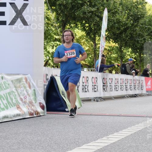 06.09.2026 - CURREX Alsterlauf Yannick Fuchs http://msf.ph/oto/10231239 06.09.2026 11:56:05 Ziel 1109, 1110, 1299, 1320, 1344, 8103, 8312 meine-sportfotos.de