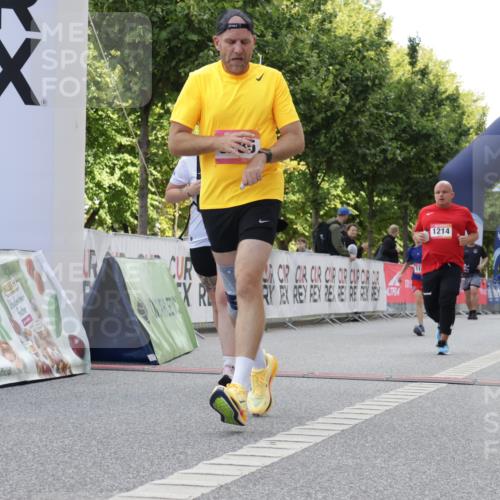 06.09.2026 - CURREX Alsterlauf Yannick Fuchs http://msf.ph/oto/10231262 06.09.2026 11:56:12 Ziel 1131, 1162, 1214, 1320, 8285, 8312 meine-sportfotos.de