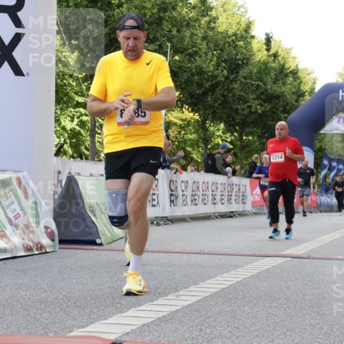 06.09.2026 - CURREX Alsterlauf Yannick Fuchs http://msf.ph/oto/10231263 06.09.2026 11:56:12 Ziel 1131, 1162, 1214, 1320, 8285, 8312 meine-sportfotos.de
